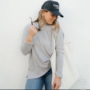 Carly Jean Los Angeles Evelyn Pullover - gray/white stripe